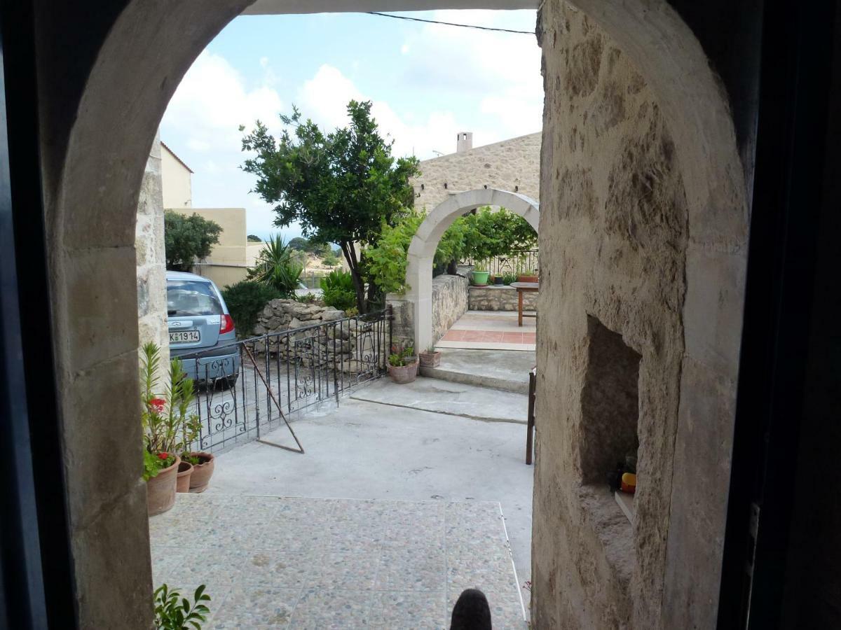 Arches Eleftherna Esterno foto